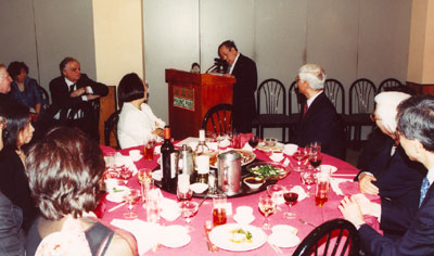 Professor Ho reads his insightful paper on connoisseurship. 